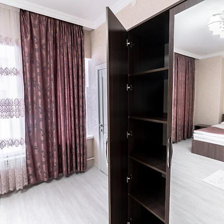 Mixx Hotel Karakol Bagian luar foto
