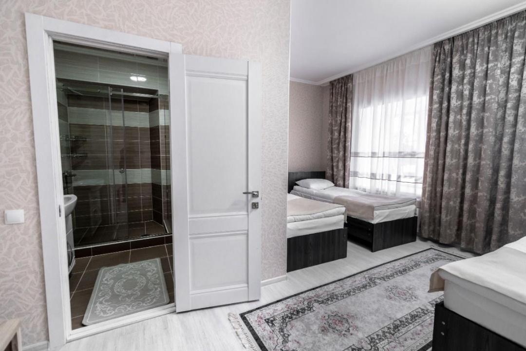 Mixx Hotel Karakol Bagian luar foto