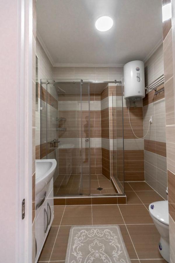 Mixx Hotel Karakol Bagian luar foto