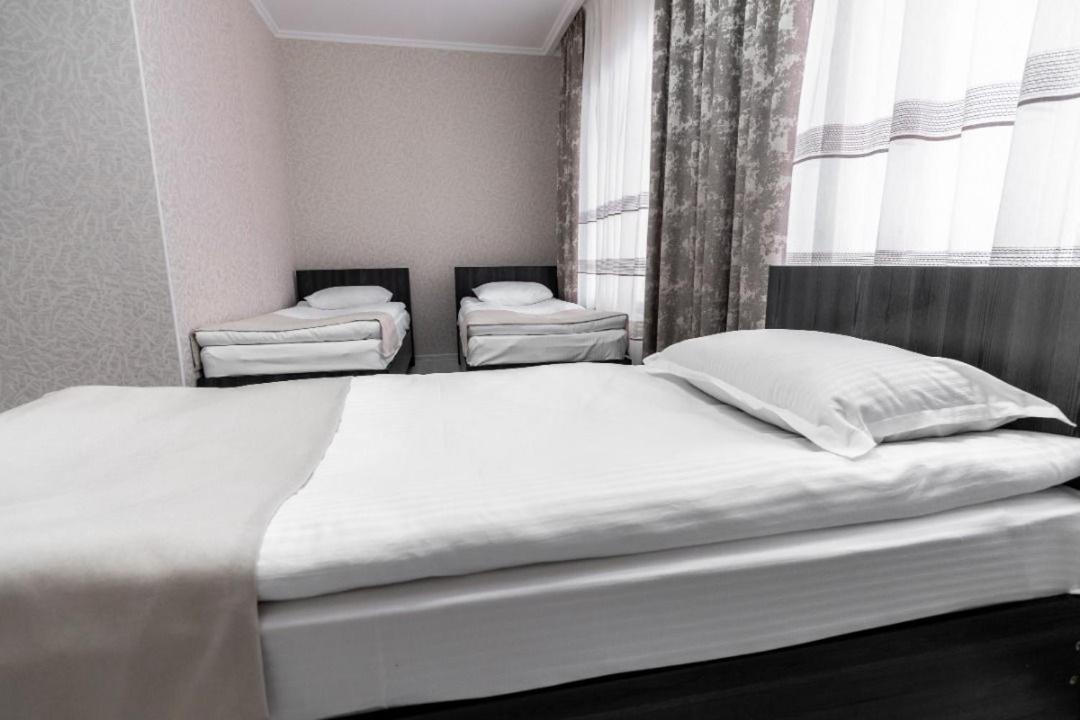 Mixx Hotel Karakol Bagian luar foto