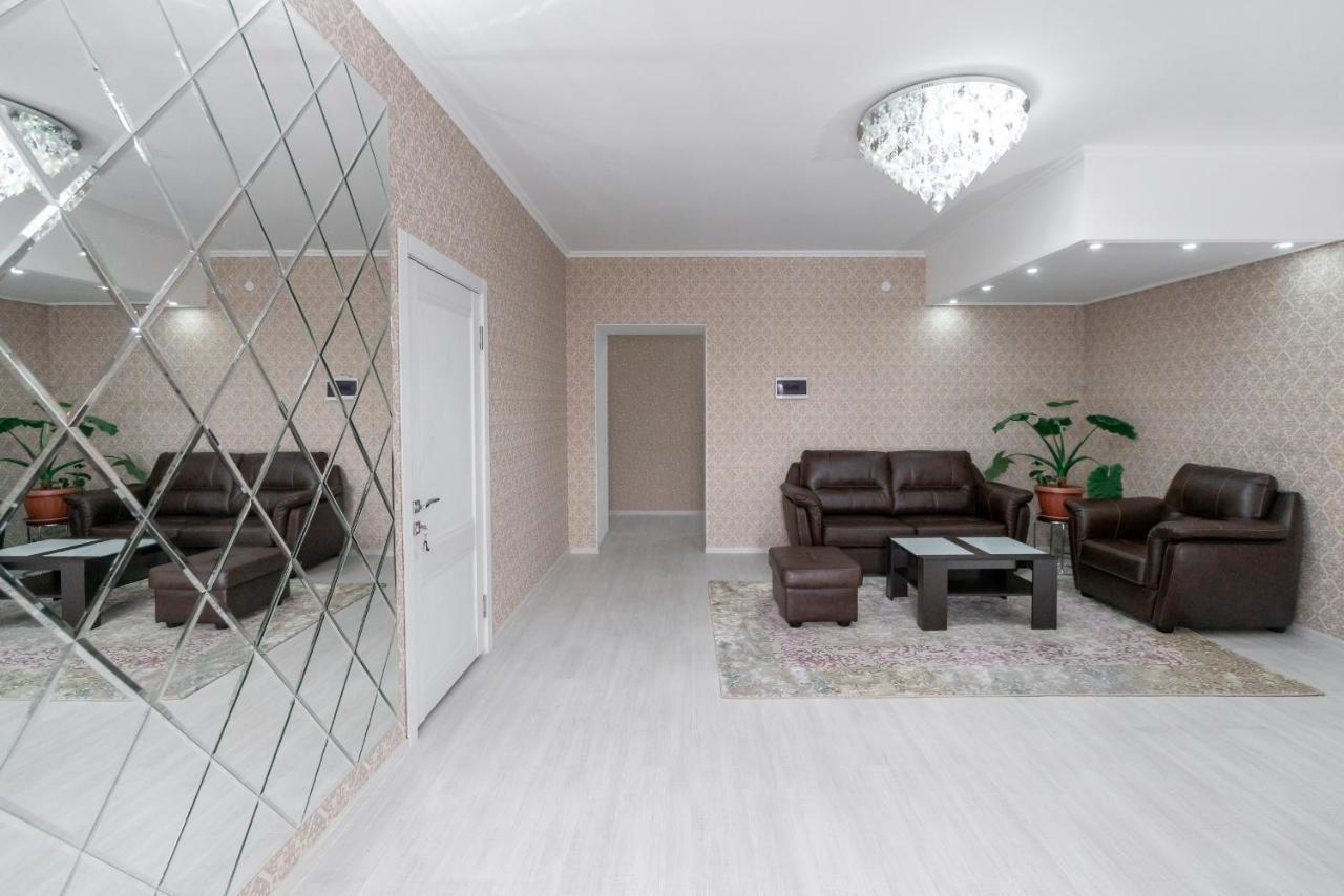 Mixx Hotel Karakol Bagian luar foto