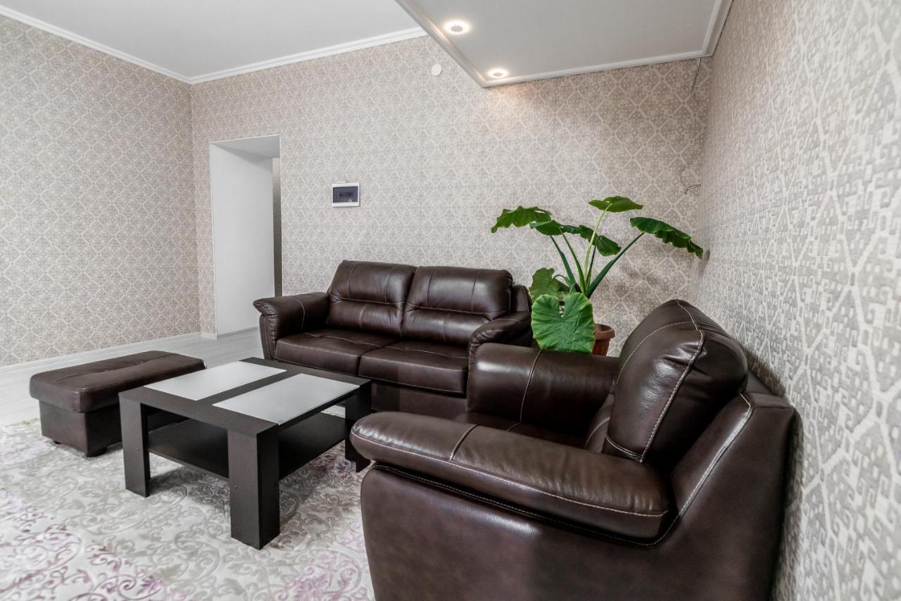 Mixx Hotel Karakol Bagian luar foto
