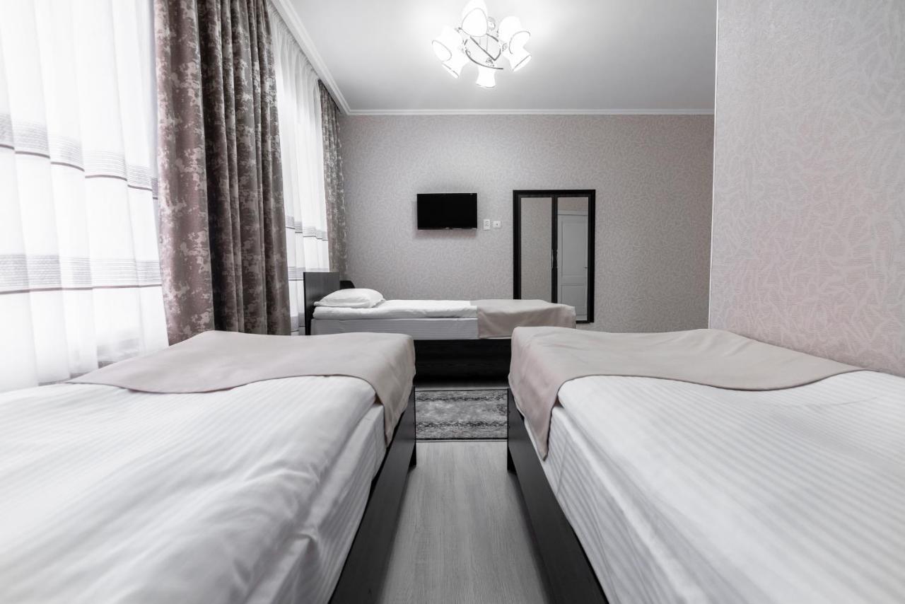 Mixx Hotel Karakol Bagian luar foto