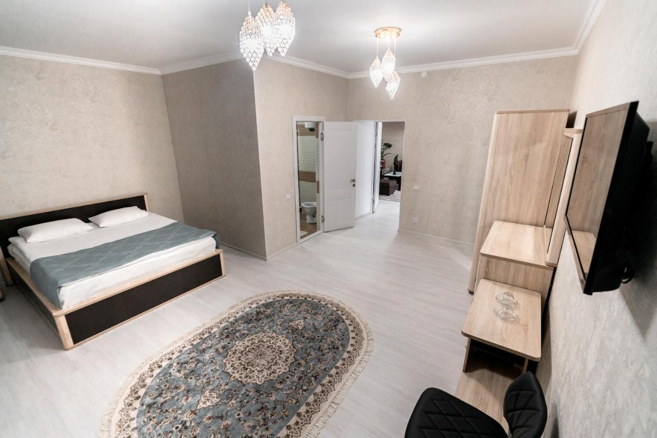Mixx Hotel Karakol Bagian luar foto