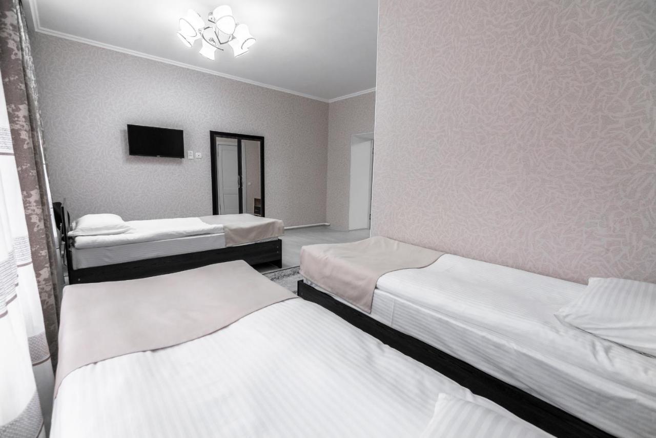 Mixx Hotel Karakol Bagian luar foto