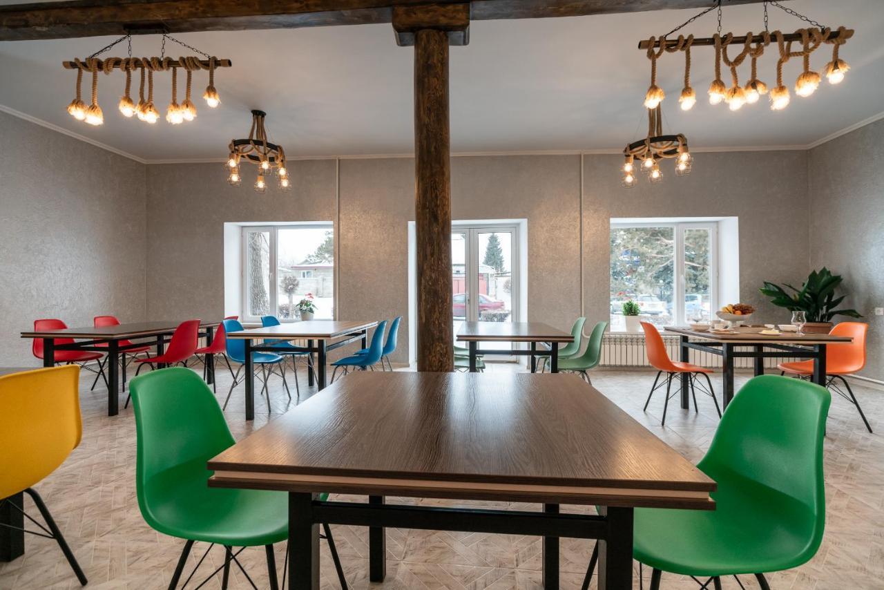 Mixx Hotel Karakol Bagian luar foto