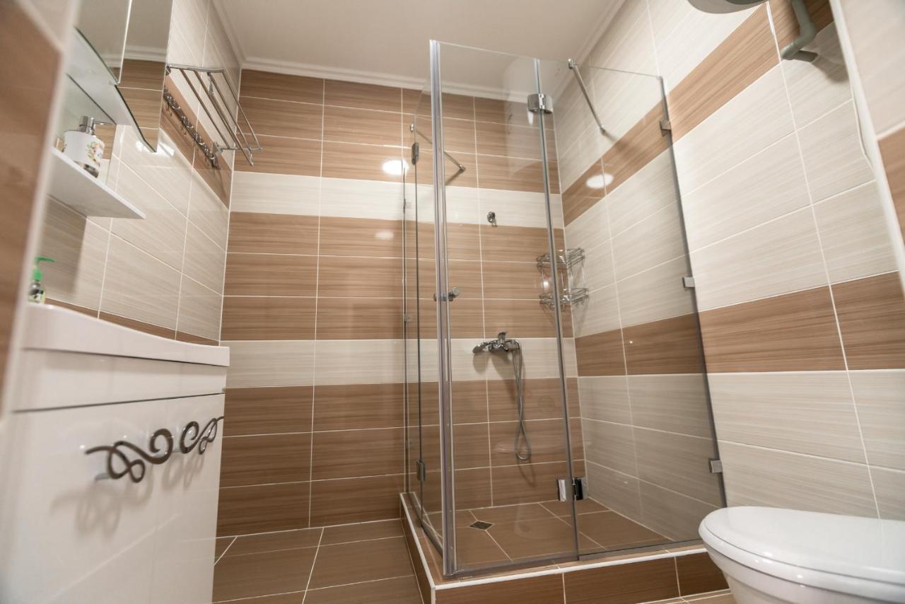 Mixx Hotel Karakol Bagian luar foto