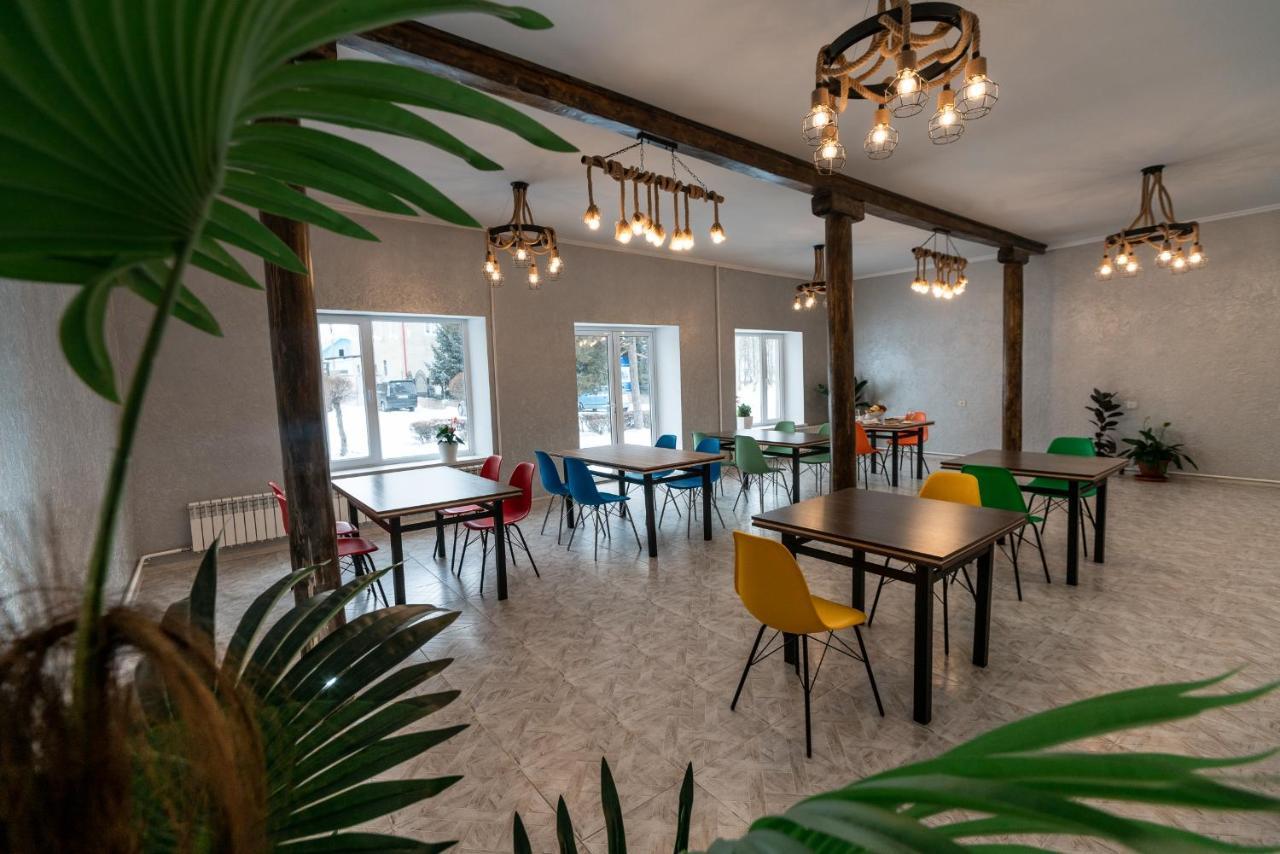 Mixx Hotel Karakol Bagian luar foto