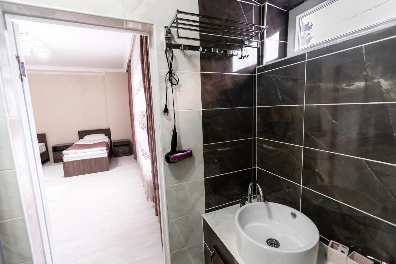 Mixx Hotel Karakol Bagian luar foto