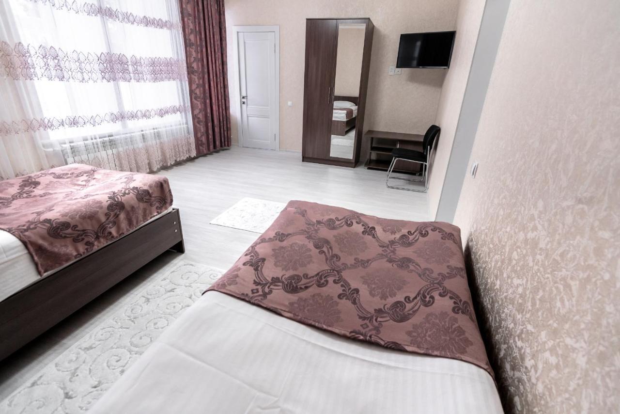 Mixx Hotel Karakol Bagian luar foto
