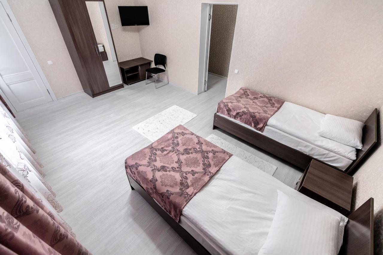 Mixx Hotel Karakol Bagian luar foto